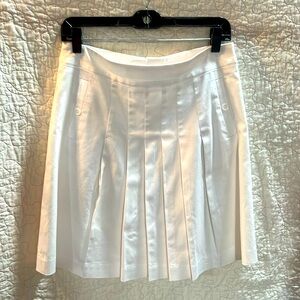 Luciano Dante white pleat skirt.  Size 6.